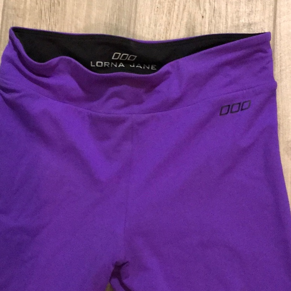 Lorna Jane Reversible Black/Purple crop leggings - Picture 2 of 10